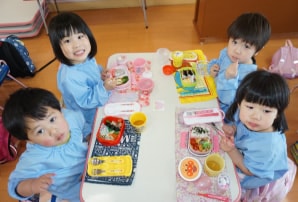 「昼食」の様子