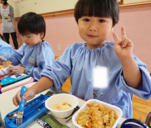 「みんなでシチューを食べました！」の画像