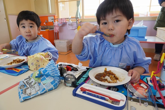 「給食」の様子