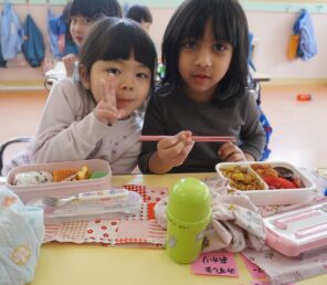 「みんなで「おべんとう」を食べました！」の画像