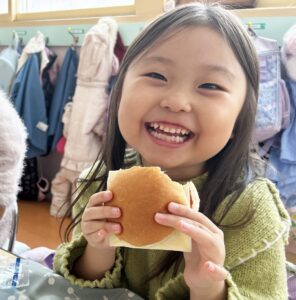 「みんなでハンバーガーを作って食べましたよ♪」の画像
