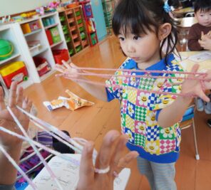 「『あやとりパーティー』が開催されました♬」の画像